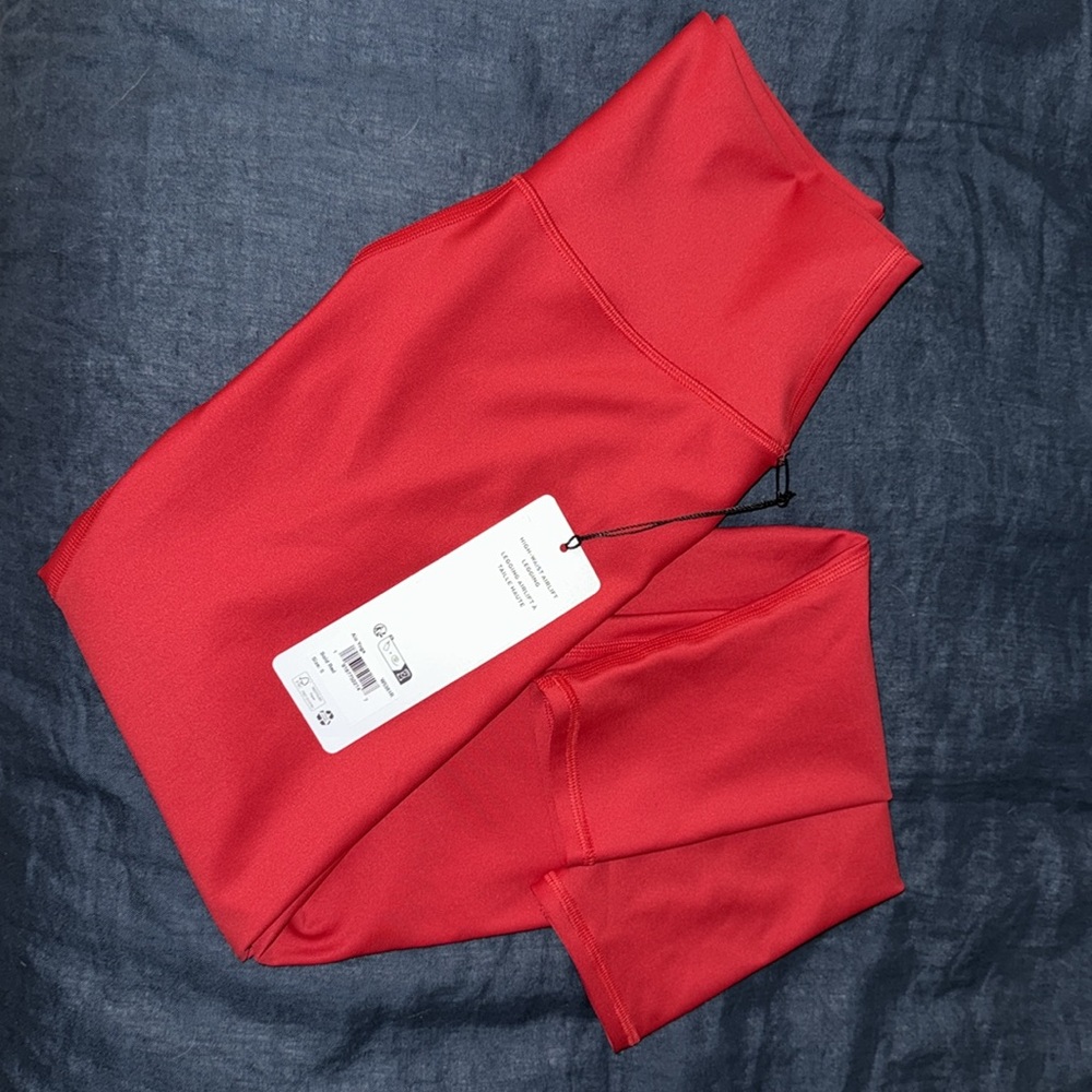 Alo 7/8 High-Waist Airlift Legging in Bold Red 🌹 - Picture 4 of 5
